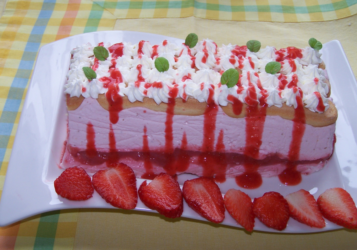 Kolejna propozycja z truskawkami, czyli keksówkowy sernik:) foto