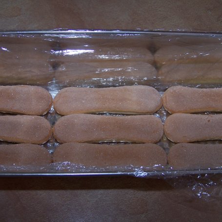 Krok 2 - Kolejna propozycja z truskawkami, czyli keksówkowy sernik:) foto