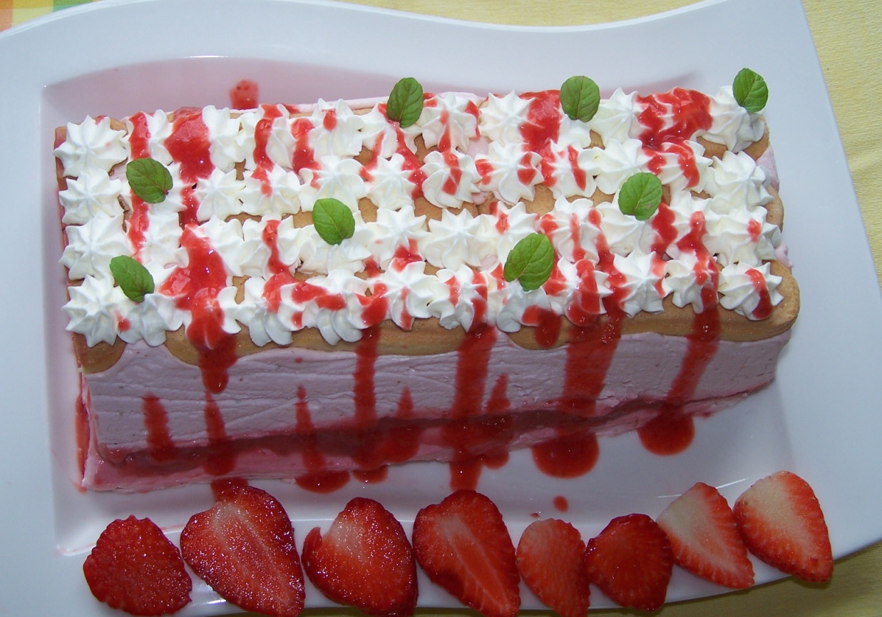 Kolejna propozycja z truskawkami, czyli keksówkowy sernik:) foto