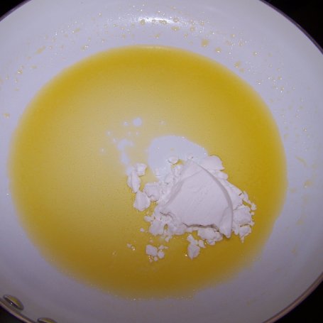 Krok 3 - Kolejna propozycja z truskawkami, czyli keksówkowy sernik:) foto