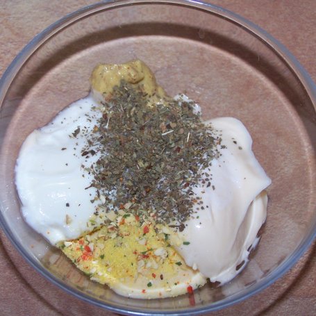 Krok 4 - Kolejna sałatka, która idealnie pasuje do grilla, czyli selerowa z majonezem :) foto