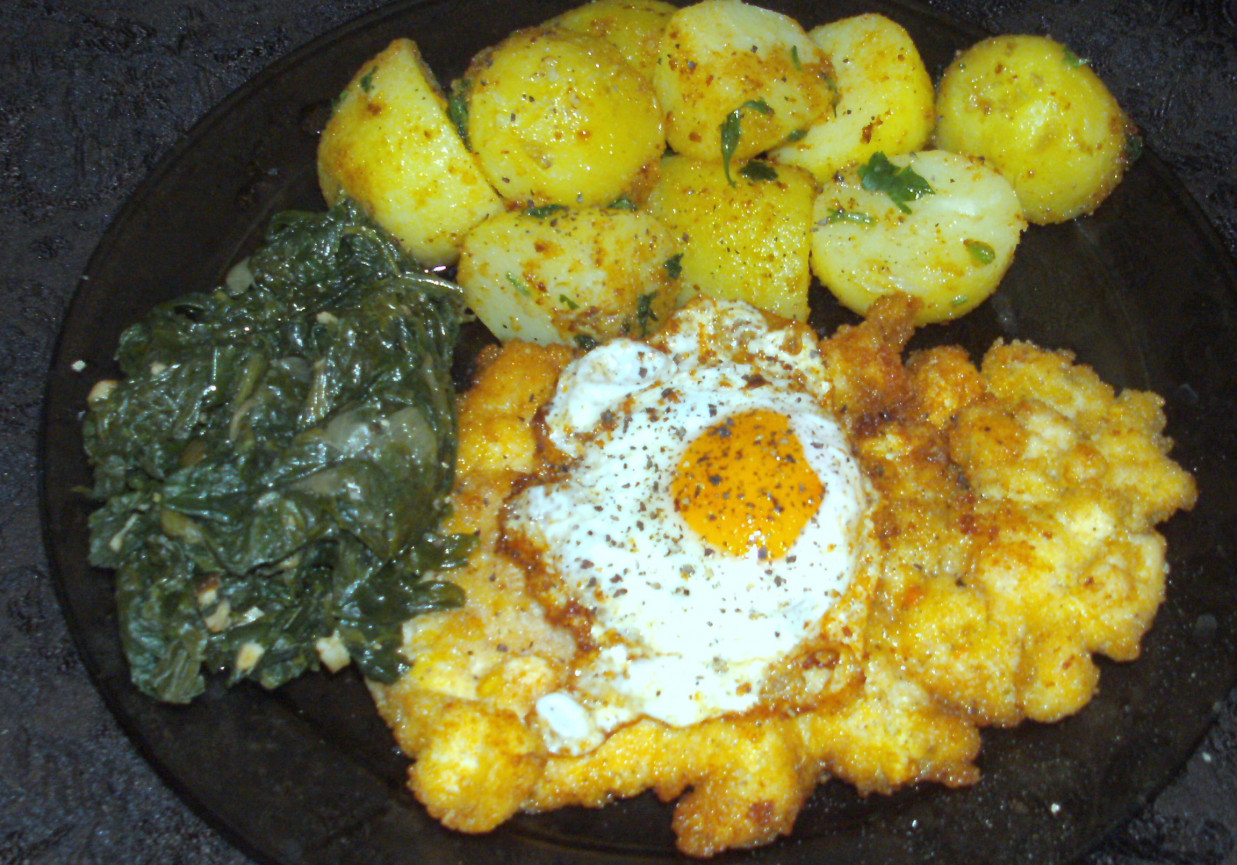 kolet z piersi z jajkiem,szpinakiem,ziemniakami na obiad... foto