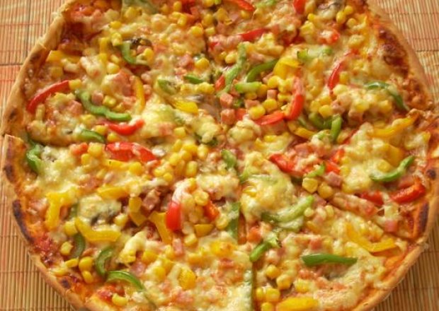 Fotografia przedstawiająca Kolorowa pizza Pyzy