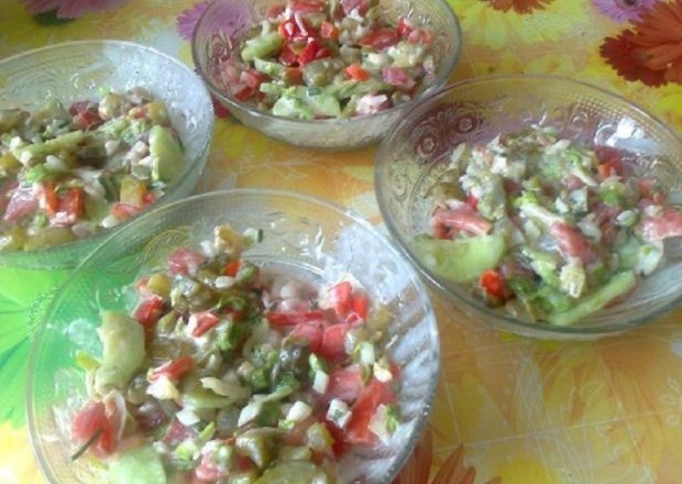 Fotografia przedstawiająca Kolorowa sałatka do obiadu