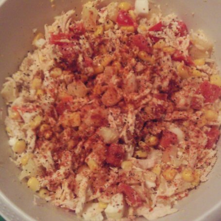 Krok 2 - Kolorowa sałatka z ananasem i kurczakiem foto