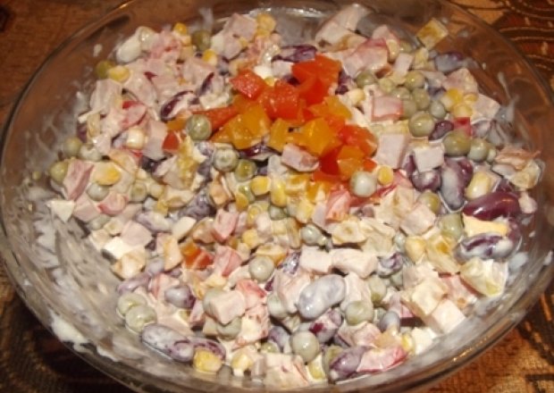 Fotografia przedstawiająca Kolorowa sałatka