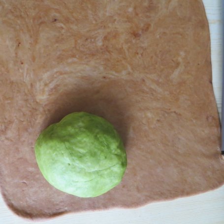 Krok 1 - Kolorowe bułeczki z jabłkiem foto