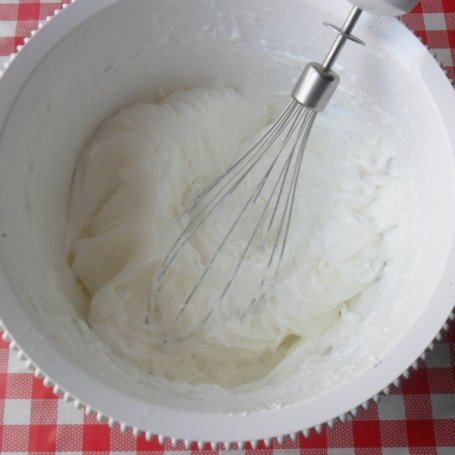 Krok 1 - Kolorowe ciasteczka z białek i kisielu foto