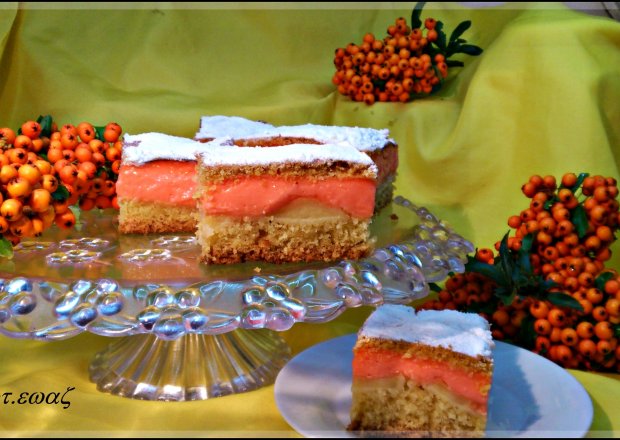 Fotografia przedstawiająca Kolorowe ciasto z jabłkami