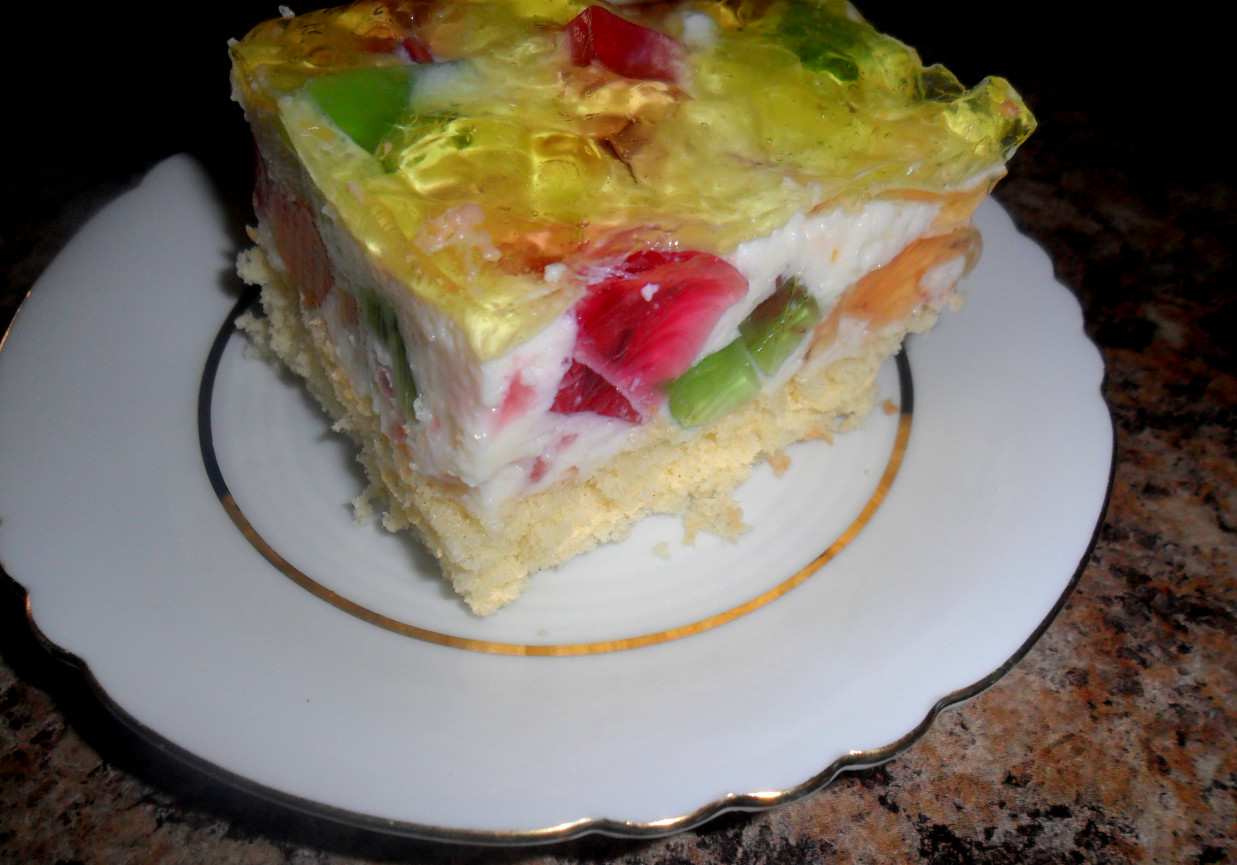 Kolorowe ciasto z niespodzianką  foto
