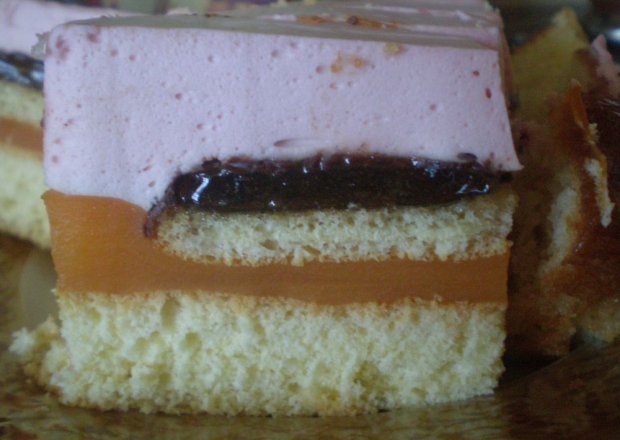 Fotografia przedstawiająca Kolorowe ciasto