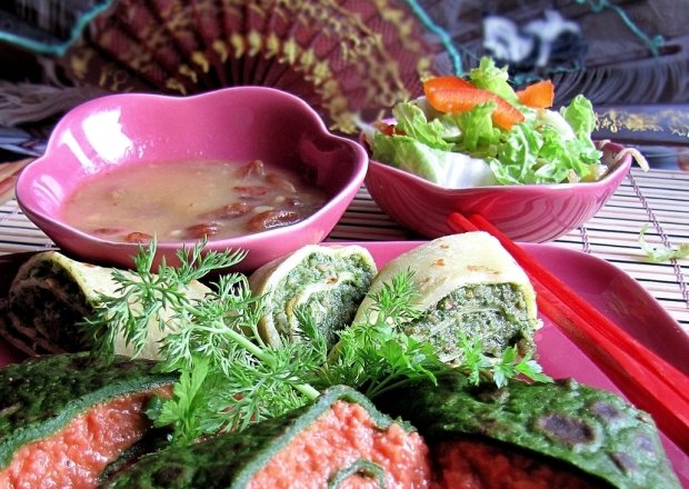 Fotografia przedstawiająca Kolorowe naleśniki Tao-Tao z mięsem