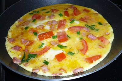 Fotografia przedstawiająca Kolorowy omlet studencki