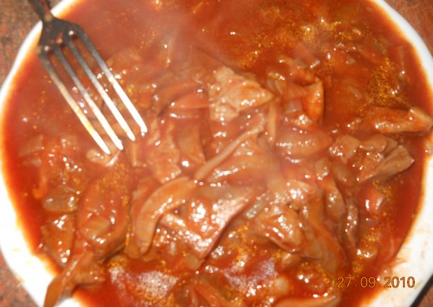 Fotografia przedstawiająca kołpaki w pomidorach