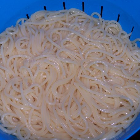 Krok 5 - Kombinacja smaków, czyli spaghetti ze schabem, w chrzanowym sosie, na karmelizowanej gruszce :) foto