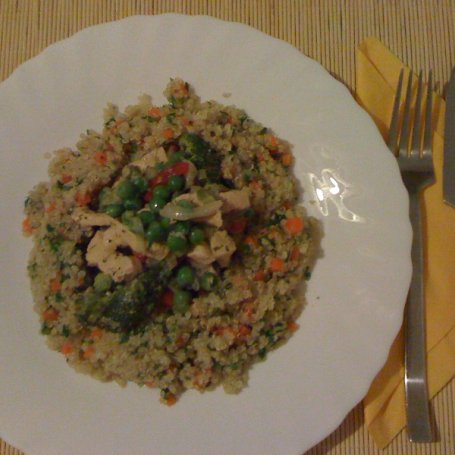 Krok 6 - Komosa ryżowa (quinoa) z kurczakiem i duszonymi warzywami foto