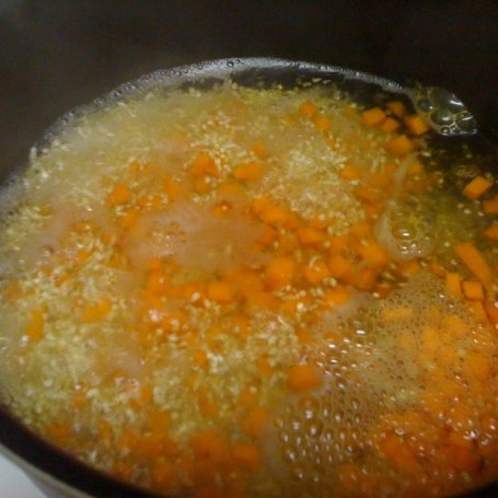 Krok 1 - Komosa ryżowa (quinoa) z kurczakiem i duszonymi warzywami foto