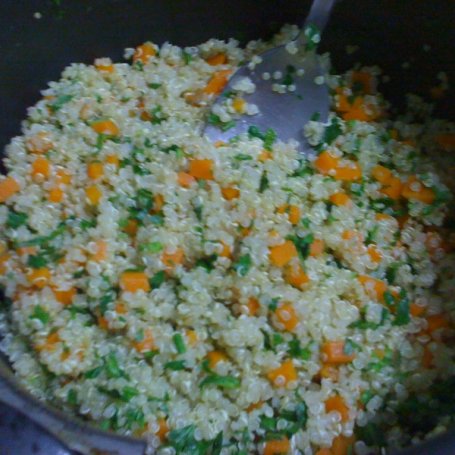 Krok 5 - Komosa ryżowa (quinoa) z kurczakiem i duszonymi warzywami foto