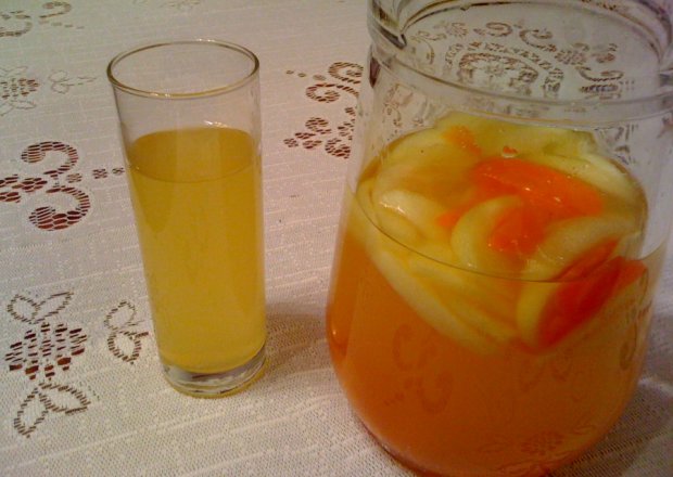 Fotografia przedstawiająca Kompocik z marchwi i pomarańczy