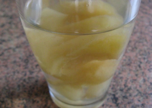 Fotografia przedstawiająca Kompot jabłkowo-gruszkowy z cynamonem