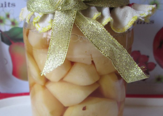 Fotografia przedstawiająca Kompot jabłkowy „Goździkowej”