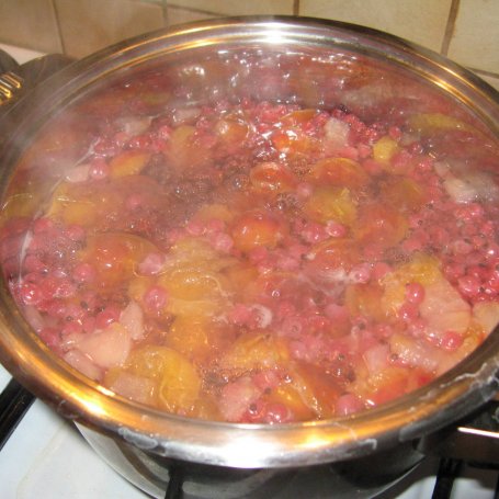 Krok 3 - Kompot porzeczkowo-śliwkowy foto