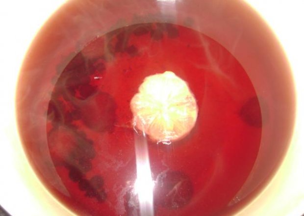 Fotografia przedstawiająca kompot porzeczkowo-truskawkowy