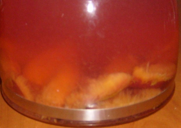 Fotografia przedstawiająca Kompot śliwkowy z miętą