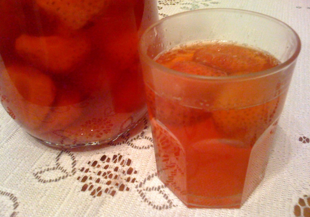 Kompot truskawkowy z sokiem cytrynowym foto