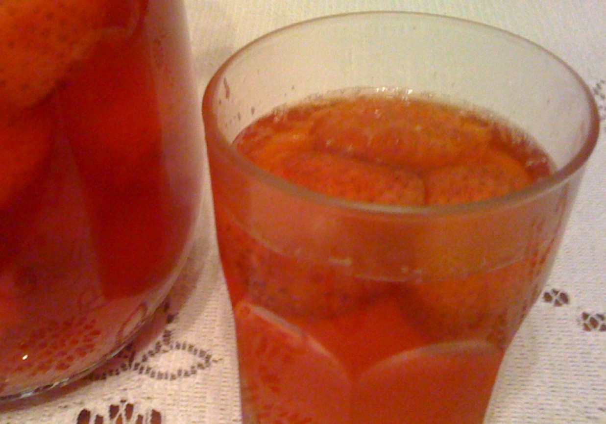 Kompot truskawkowy z sokiem cytrynowym foto