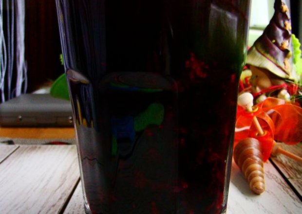 Fotografia przedstawiająca Kompot z czarnej porzeczki i aronii