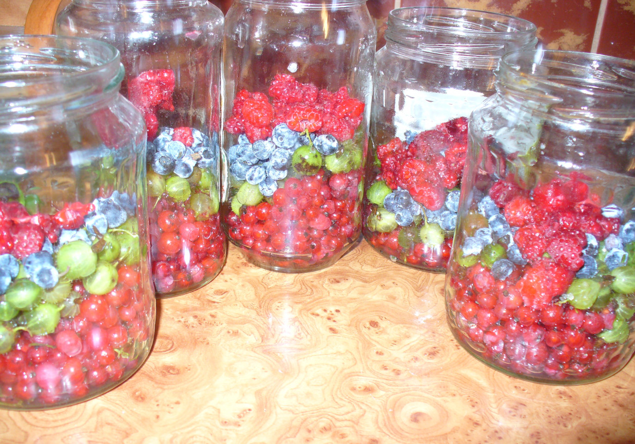 Kompot z porzeczek czerwonych ,agrestu ,borówek,malin DoradcaSmaku.pl