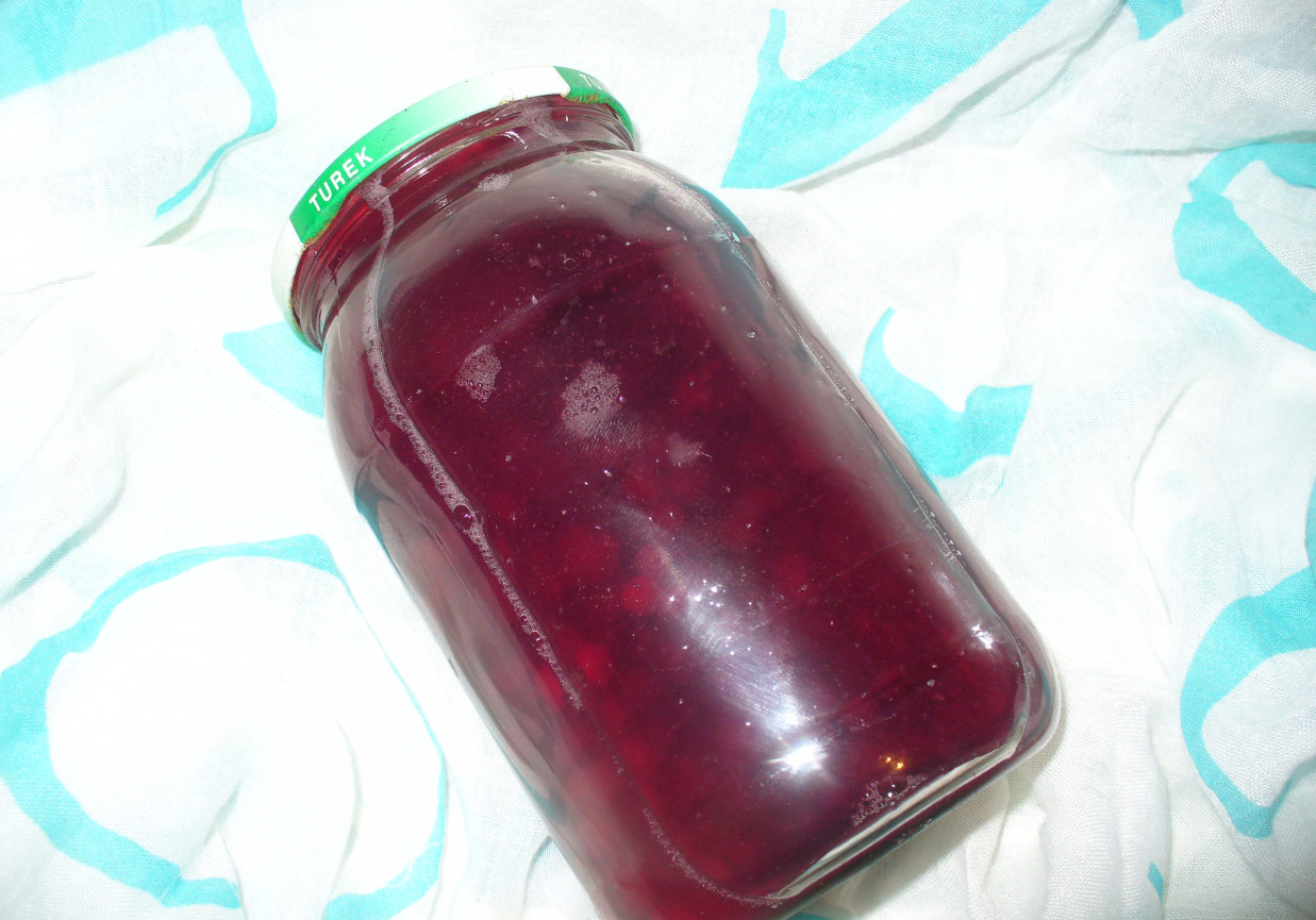 Kompot z porzeczki czerwonej z dodatkiem śliw i porzeczki czarnej