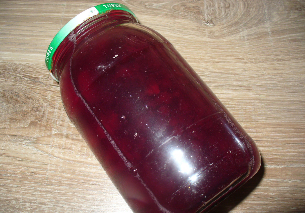 Kompot z porzeczki czerwonej z dodatkiem śliw i porzeczki czarnej