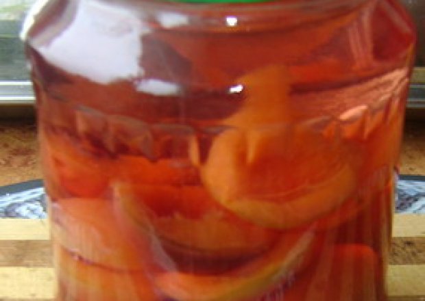 Fotografia przedstawiająca Kompot ze śliwek węgierek.