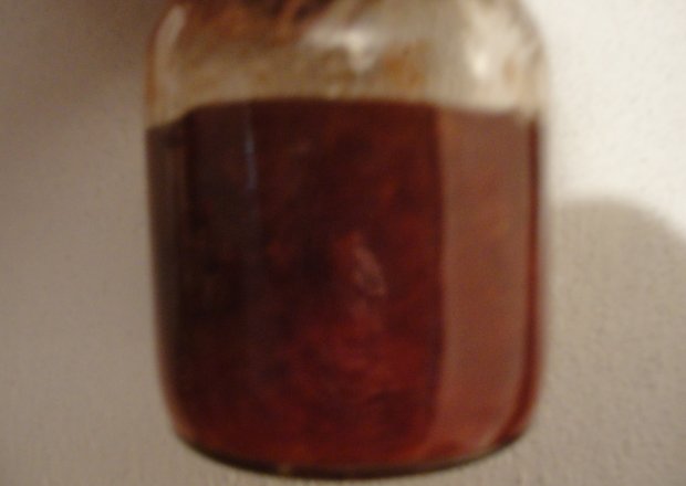 Fotografia przedstawiająca Konfitura truskawkowa z bazylią