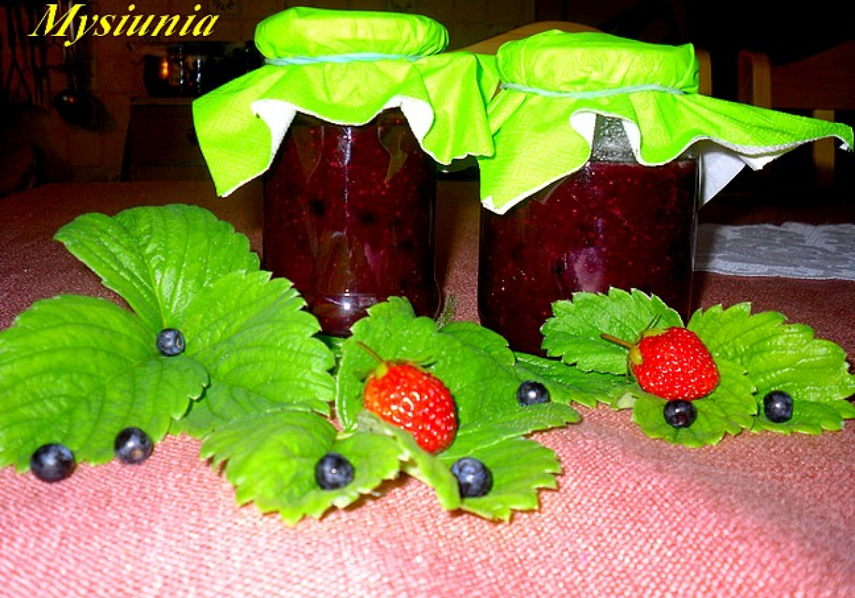 Konfitura truskawkowa z jagodami foto