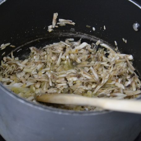 Krok 3 - KOPERKOWE KLOPSIKI W SOSIE PIECZARKOWO KOPERKOWYM Z MAKARONEM foto