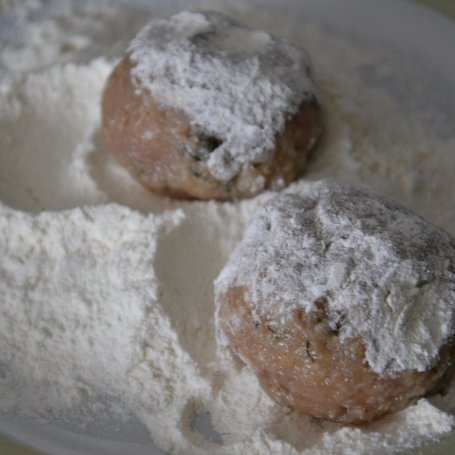 Krok 5 - KOPERKOWE KLOPSIKI W SOSIE PIECZARKOWO KOPERKOWYM Z MAKARONEM foto