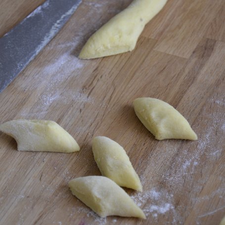 Krok 4 - KOPYTKA W ŚMIETANOWEJ ZASMAŻCE NA SŁONO foto