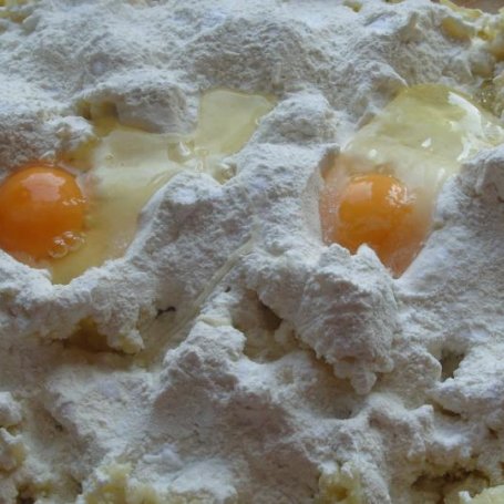 Krok 3 - kopytka z sosem pomidorowym foto