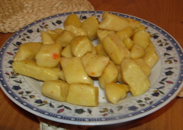 Fotografia przedstawiająca Kopytka z ziemniaków i marchewki