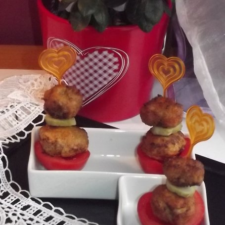 Krok 5 - Koreczki mięsne w pomidorze. foto
