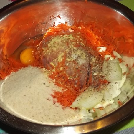 Krok 1 - Koreczki mięsne w pomidorze. foto