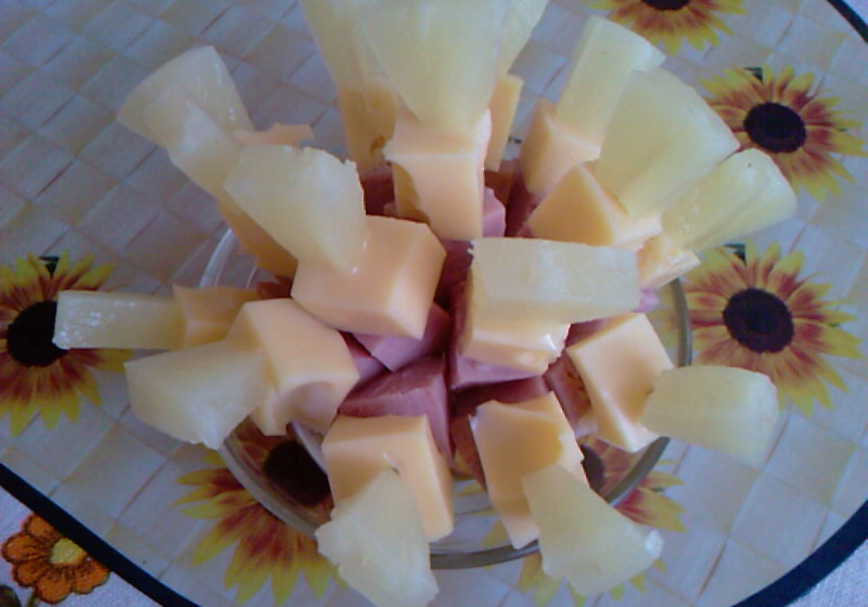 Koreczki z ananasem foto