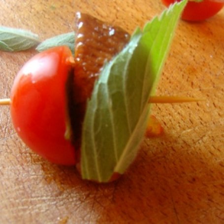 Krok 3 - koreczki z pomidorkami cherry foto