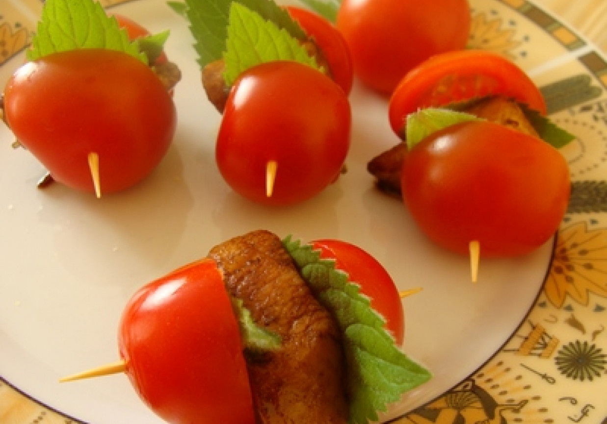 koreczki z pomidorkami cherry foto