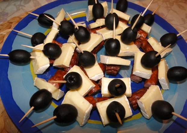 Fotografia przedstawiająca Koreczki z serem pleśniowym