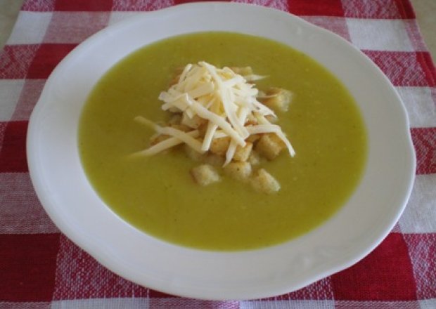 Fotografia przedstawiająca Korsykańska zupa czosnkowa