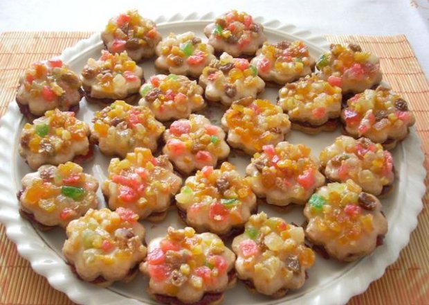 Fotografia przedstawiająca Korzenne ciasteczka jak kwiatki